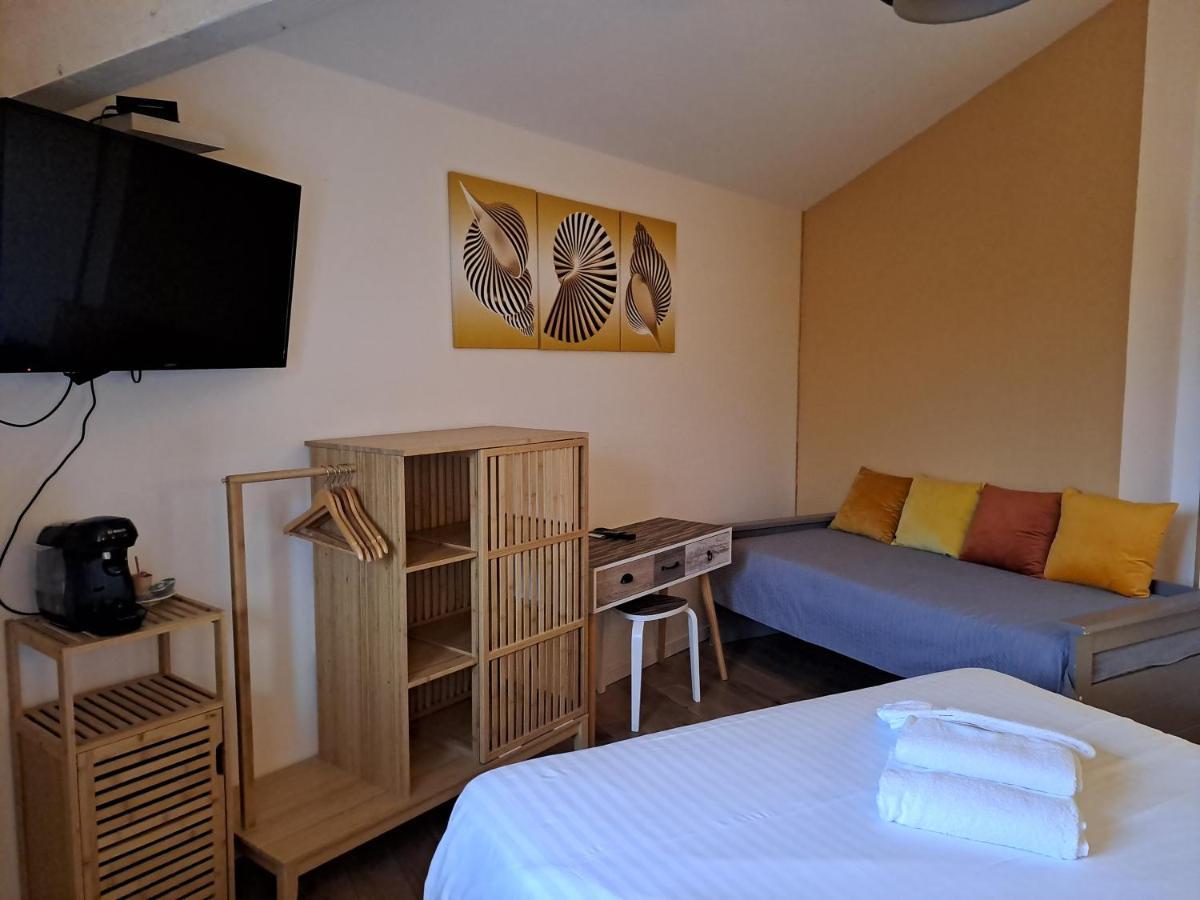 Hotel L'Auberge Canaulaise Lacanau Bagian luar foto