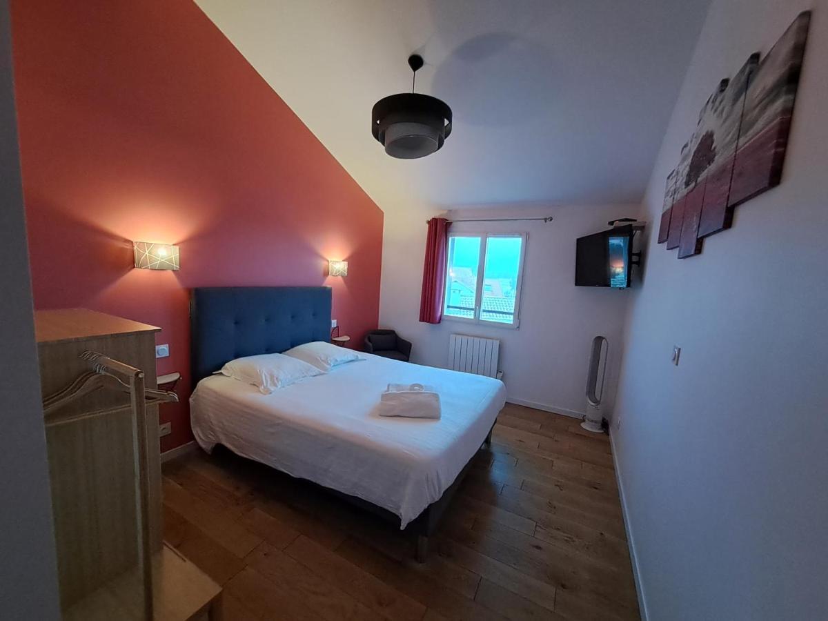 Hotel L'Auberge Canaulaise Lacanau Bagian luar foto